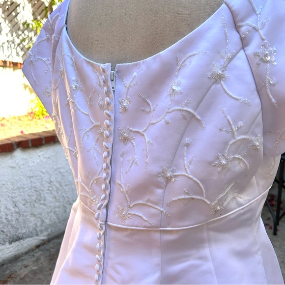 David’s Bridal Satin Wedding Dress A-line Plus Size Beading Cap Sleeve Train 18W - Picture 7 of 15